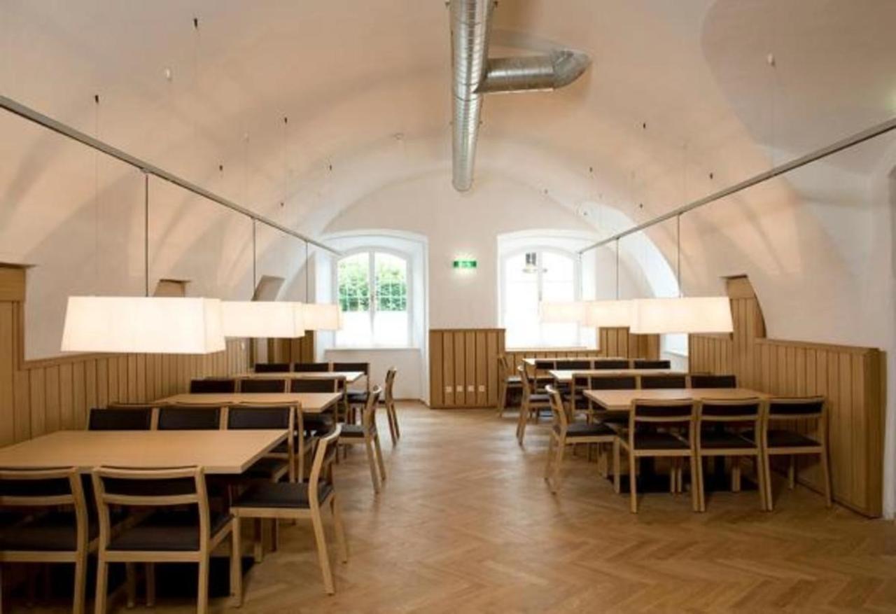 Hotel Kolping Hallein Bagian luar foto